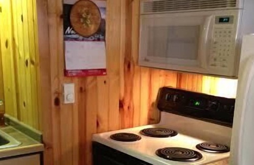 Stambaugh Ski Chalet | Beautiful, Comfy, Rustic Ski Chalet Steps From Ski Brule Mountain - LEFT side