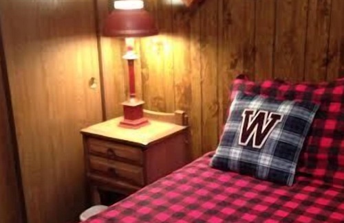 Stambaugh Ski Chalet | Beautiful, Comfy, Rustic Ski Chalet Steps From Ski Brule Mountain - RIGHT Side
