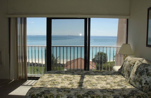 Williams Town House | Beautiful, Completely Renovated, Oceanfront Town homes 2 & 3 Bedrooms