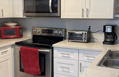 Paradise Condo | Beautiful condo 2bedrooms and 2bath ! Very Close to Las Vegas Strip and Airport