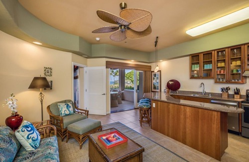 Kahaluu Bay Condo | Beautiful Condo Across the Street from Beach w/Ocean View and Great Snorkeling!