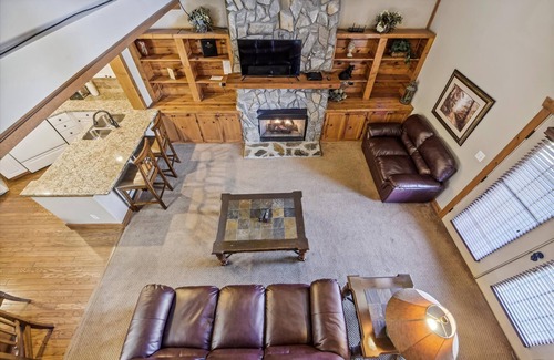 White Oak Lodge Condo | Beautiful Condo, Centrally Located in a Family Friendly Resort