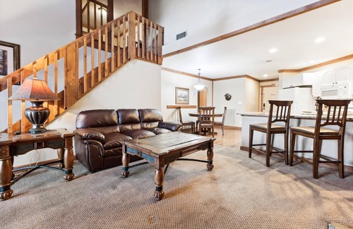 White Oak Lodge Condo | Beautiful Condo, Centrally Located in a Family Friendly Resort