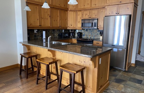 Big White Ski Resort Condo | Beautiful condo close to ski lift and village