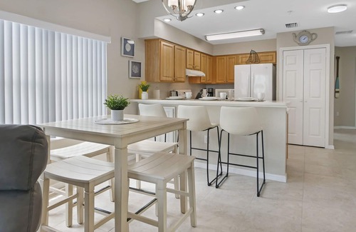Madeira Beach Condo | Beautiful Condo Great for Family and Friends - Beach Access - Steps from Condo.