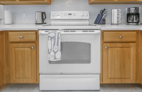 Madeira Beach Condo | Beautiful Condo Great for Family and Friends - Beach Access - Steps from Condo.