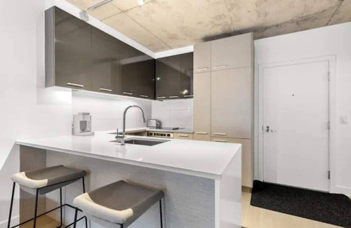 Cite Multimedia Apartment | Beautiful Condo in Griffintown