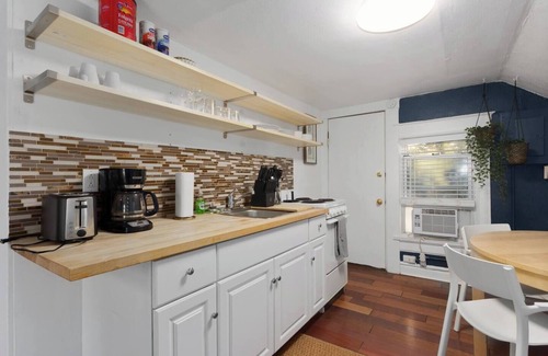 Southmoreland Apartment | Beautiful Condo In Historic Triplex! 11