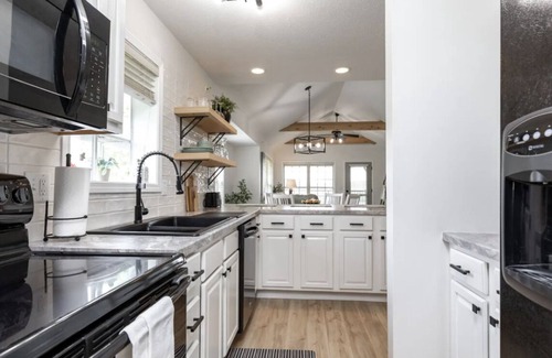 Branson West Condo | Beautiful Condo in StoneBridge VillagenMins to SDC, Table Rock Lake and Branson