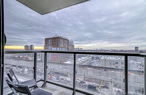 Wallace Emerson Apartment | Beautiful Condo Near Subway station