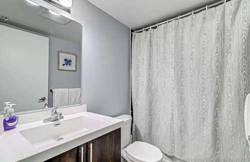 Wallace Emerson Apartment | Beautiful Condo Near Subway station