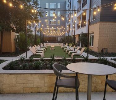 Downtown San Antonio Apartment | Beautiful Condo on Riverwalk w King Ste Free Parking Pet friendly centrally Located on the Riverwalk
