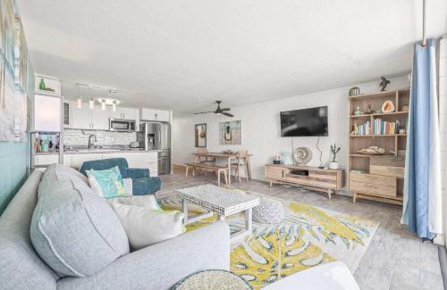 Punaluu House | Beautiful Condo Right on the Beach