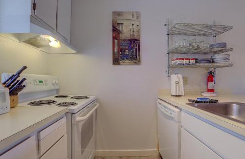 Hood River House | Beautiful Condo River Views Steps to Downtown Heart of Hood River 4263