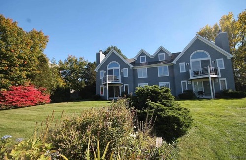 Boothbay Harbor Condo | Beautiful Condo on Ocean Cove - Easy walk to harbor-side town