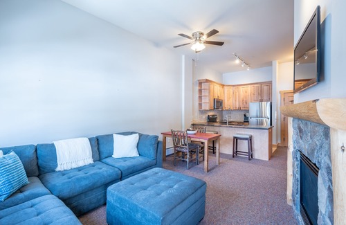 East Village at Copper Condo | Beautiful condo, just steps from Super Bee, Vaulted Ceilings! Free WiFi