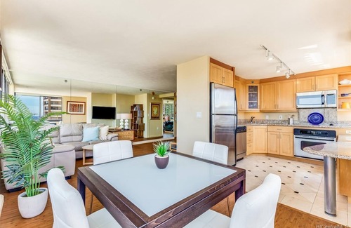 Waikiki Condo | Beautiful condo vacation rental at Windsor Waikiki
