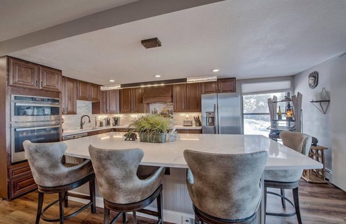 Dillon Condo | Beautiful Condo with Lake and Mountain View's right in the heart of Dillon