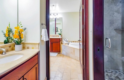 Wailua Condo | Beautiful condo with pool, slides, hot tub, beach access, gym & AC