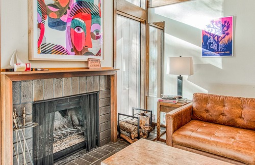 Lakeshore Condo | Beautiful Condo with Shared Pool, Hot Tub, & Free WiFi