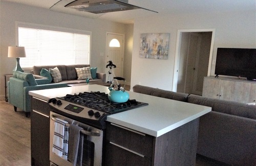 Lake Balboa House | Beautiful Contemporary Home in Lake Balboa