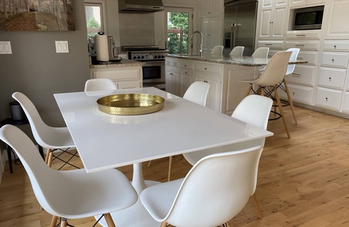 Saint Joseph House | Beautiful Contemporary Ranch Style Home - 6 Bds, 4.5 Baths - Convenient Location