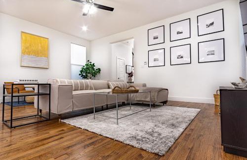 West Dallas House | Beautiful Contemporary 4BR near Downtown Dallas