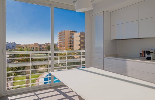 Costa del Sol Apartment | Beautiful corner apartment with spectacular sea views close to beach