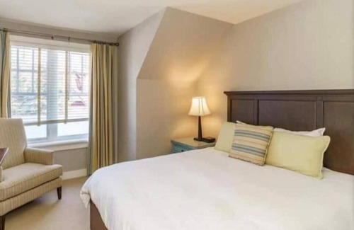 Seguin Cottage | Beautiful Cottage at Rocky Crest Resort
