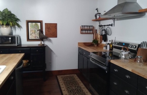 Arlington Cottage | Beautiful Cottage at the end of a private road. Minutes to sking and shopping...