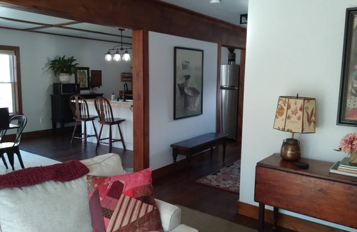 Arlington Cottage | Beautiful Cottage at the end of a private road. Minutes to sking and shopping...