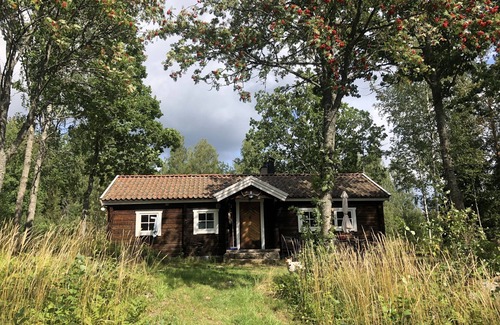 Malmkoping Cabin | Beautiful cottage close to lake and forest!