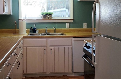 Lewiston Cottage | Beautiful Cottage Just minutes from The Twin Lakes & Beach