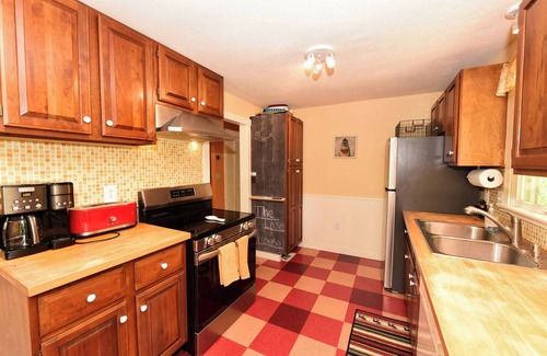 Silver Lake House | *Beautiful Cottage Just a "Stones Throw" from Beautiful Silver Lake