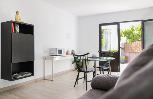 Nazaret House | Beautiful Cottage Mirlo with Terrace, Fragrant Garden & Wi-Fi
