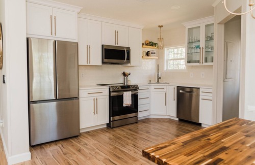West Ashley House | Beautiful Cottage-Style Home Minutes From Downtown Charleston!
