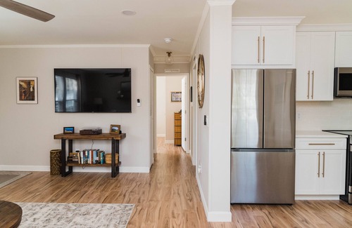 West Ashley House | Beautiful Cottage-Style Home Minutes From Downtown Charleston!