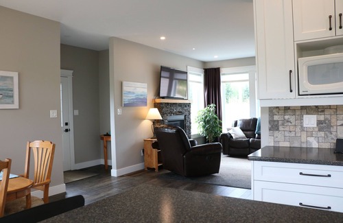 Black Creek House | Beautiful Country Guest Suite close to stunning beaches and great salmon fishing