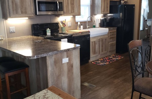 Eustace House | Beautiful country setting!nNearby historic east tx towns, Lakes and State Park.