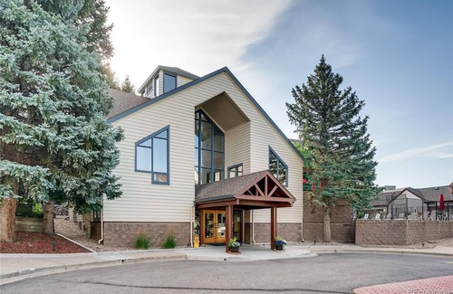 Englewood Condo | Beautiful & Cozy Studio Condo in Denver Tech Center