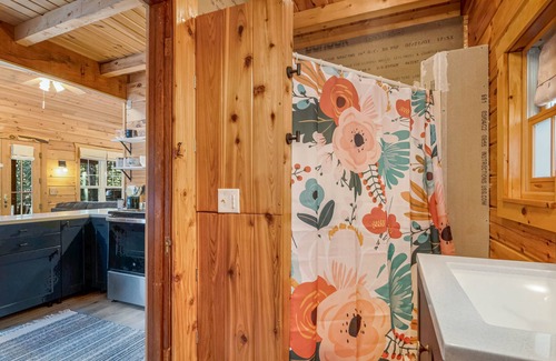 Crivitz Cabin | Beautiful, cozy, cabin-10 min from Crivitz!