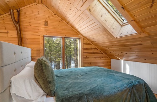 Crivitz Cabin | Beautiful, cozy, cabin-10 min from Crivitz!