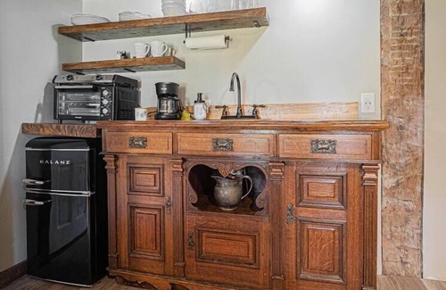 Chester House | Beautiful cozy cottage for fall foliage and apple season!