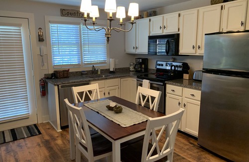 The Galena Territory House | Beautiful Cozy Getaway w/access to lake and pools! WIFI
