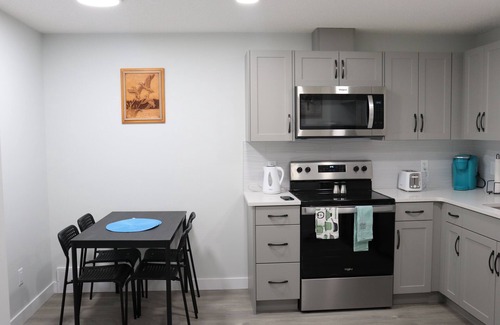West Edmonton House | Beautiful & Cozy Guest Suite Near West Edmonton