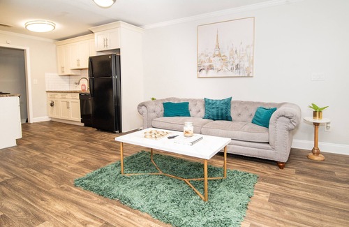 College Park House | Beautiful Cozy Home away Home 5 min From Airport/Downtown Atlanta