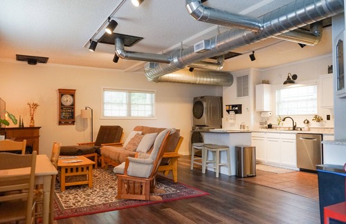 Fairview Cottage | Beautiful Cozy Immaculate cottage