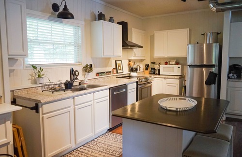 Fairview Cottage | Beautiful Cozy Immaculate cottage