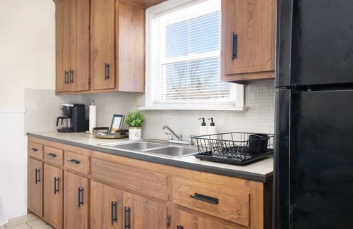 Garfield Heights House | Beautiful Cozy Bungalow & Office