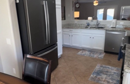 Maricopa House | Beautiful Cozy Vacation Home with Heated Pool($20 a day to heat up the pool).